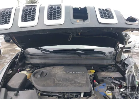 2014 Jeep Cherokee Latitude z USA, uszkodzony, nr VIN 1C4PJLCS6EW244993